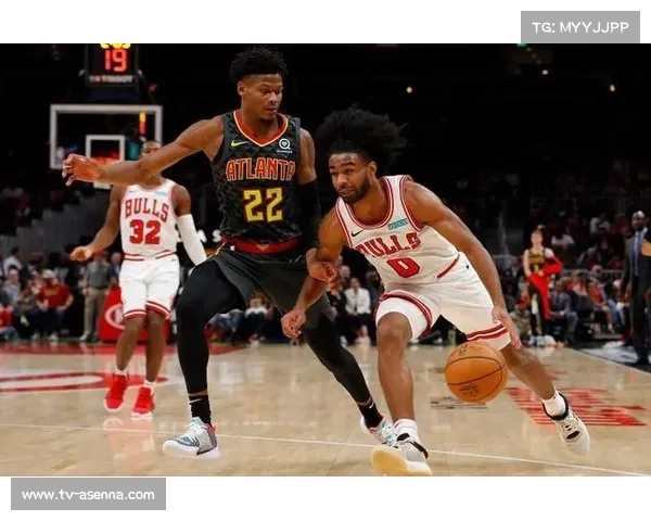 “公牛将科比·怀特与迈克·康利送至黄蜂，换回科林·塞克斯顿和三个次轮签”